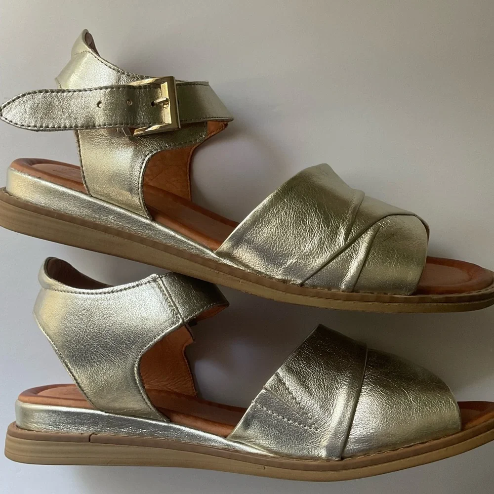 MIZ MOOZ Gold Metallic Leather Sandals size 42 - Picture 3 of 8